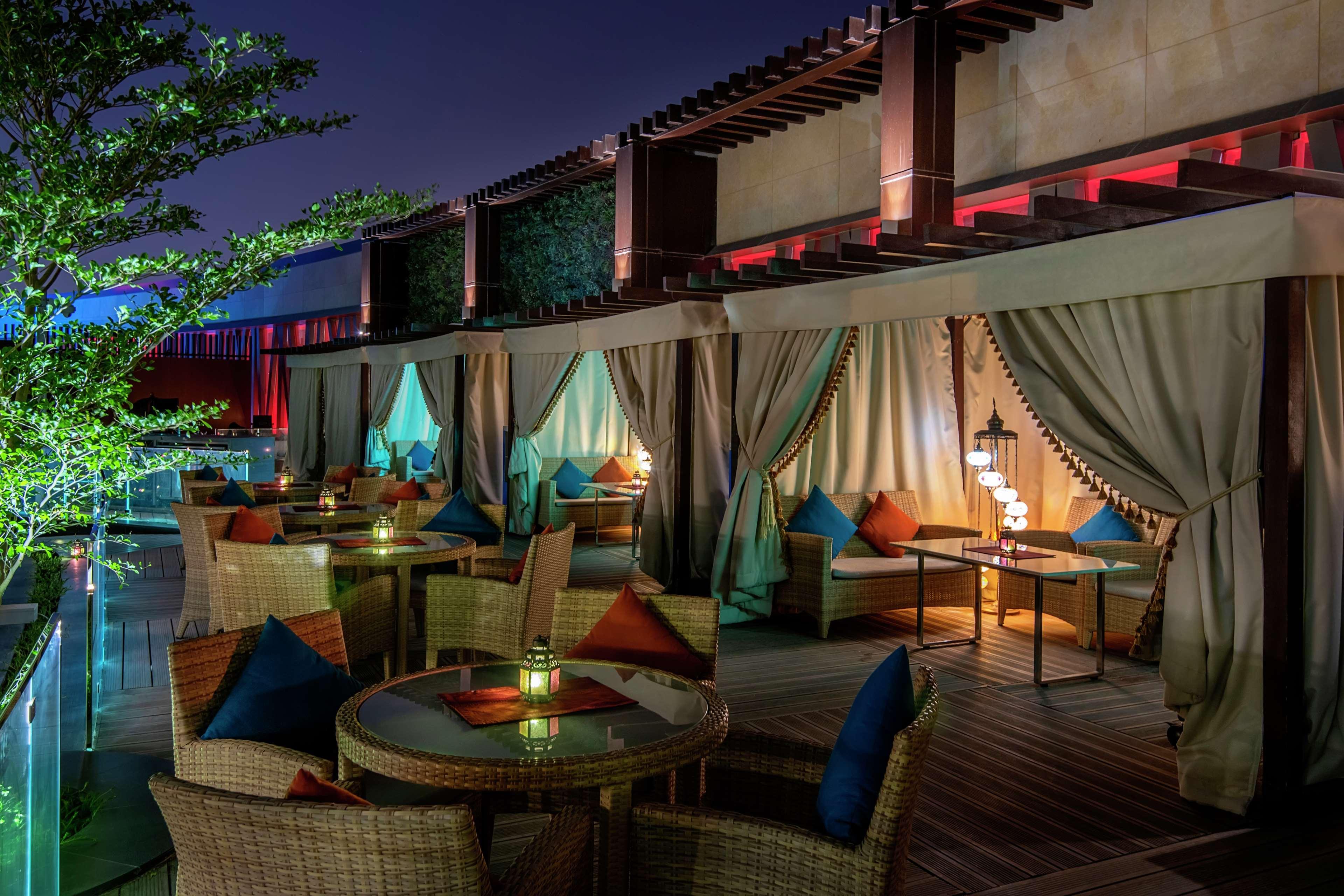 Alrayyan Hotel Doha, Curio Collection By Hilton Al Rayyan Esterno foto The Deck