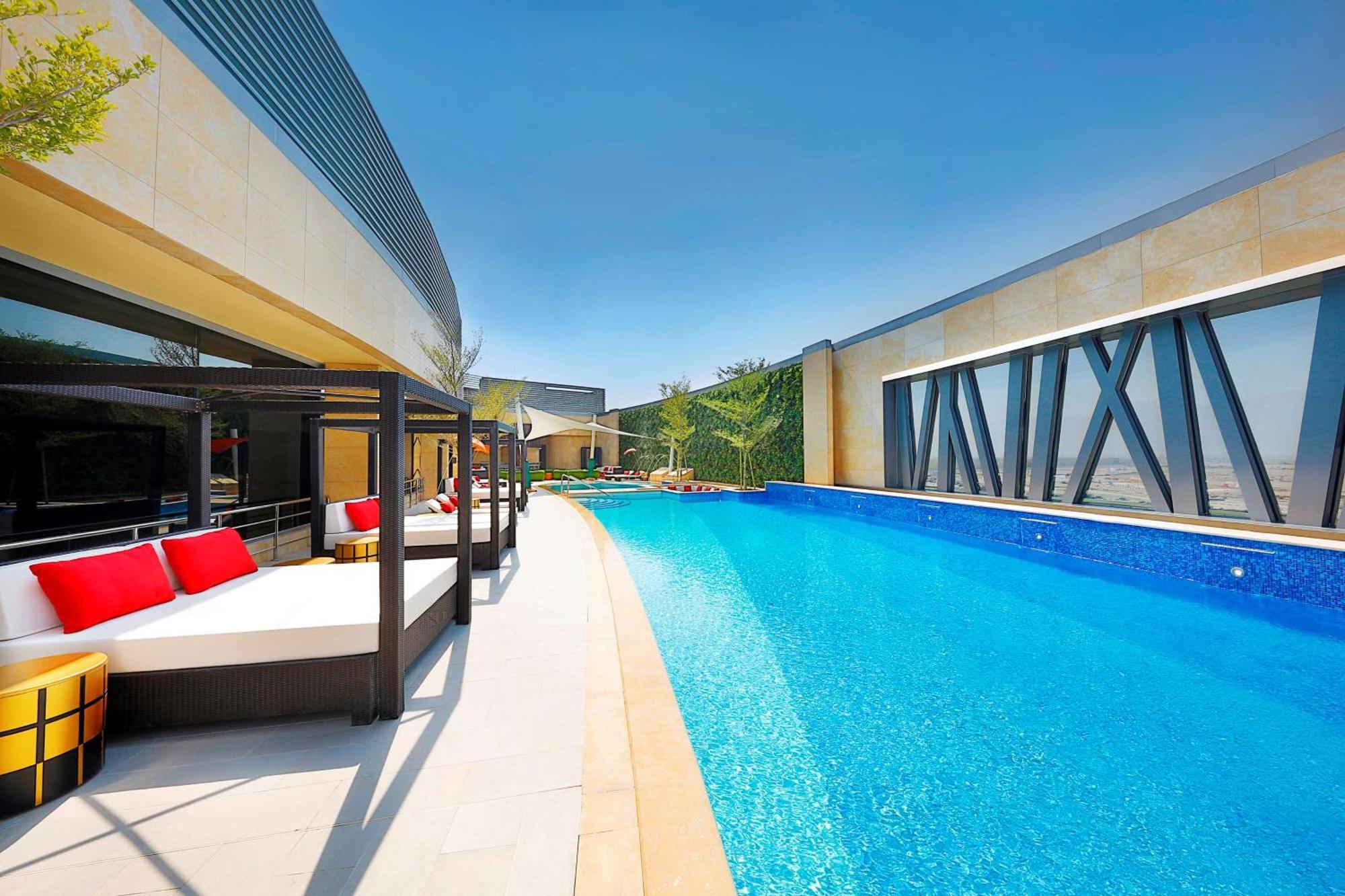 Alrayyan Hotel Doha, Curio Collection By Hilton Al Rayyan Esterno foto The swimming pool at the 101 Sky Lounge