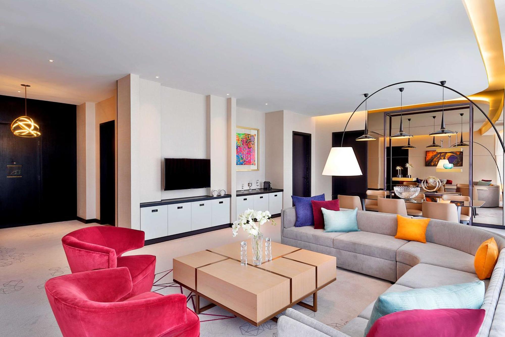 Alrayyan Hotel Doha, Curio Collection By Hilton Al Rayyan Esterno foto A suite at the W London