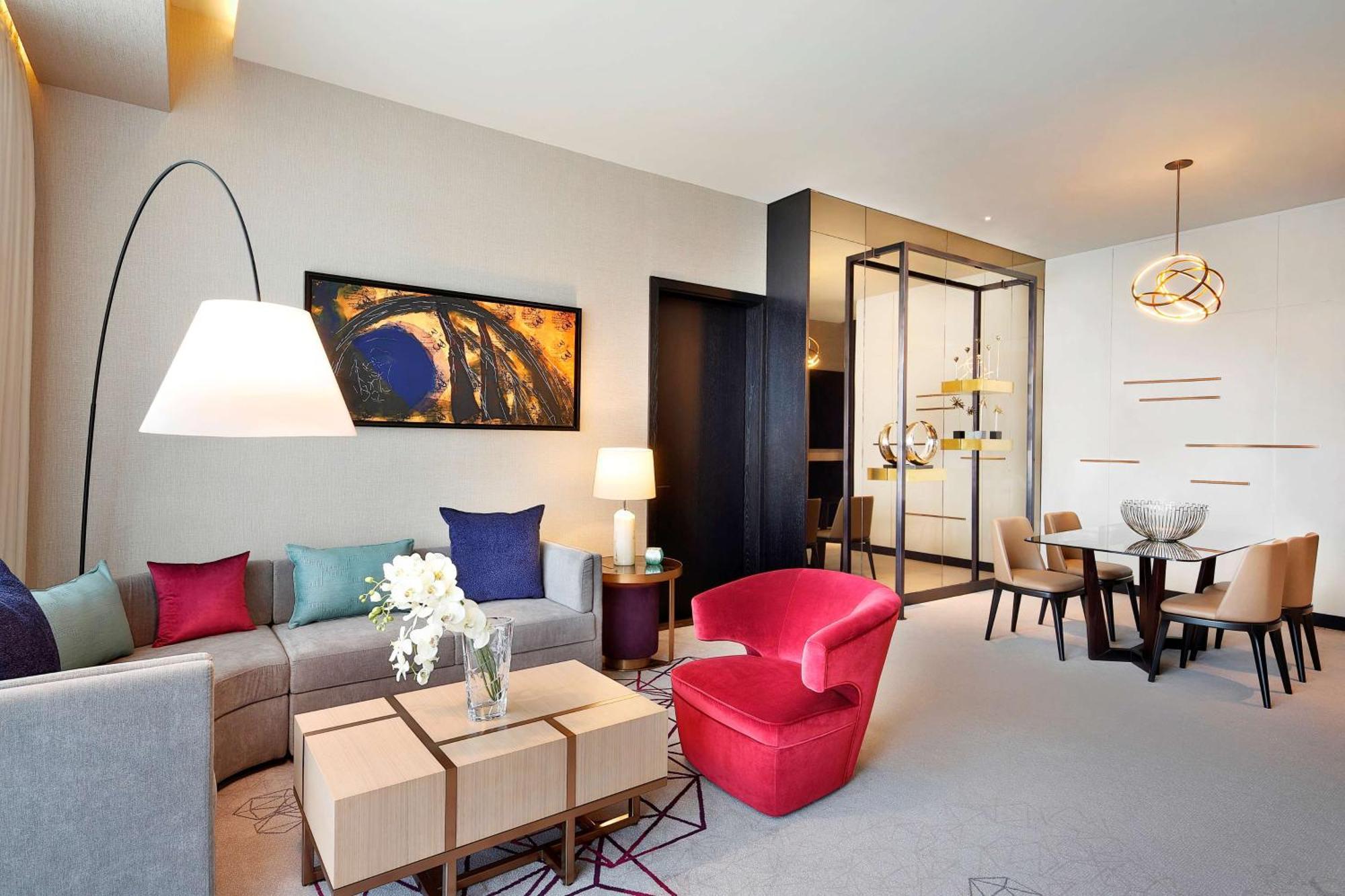Alrayyan Hotel Doha, Curio Collection By Hilton Al Rayyan Esterno foto A suite at the hotel