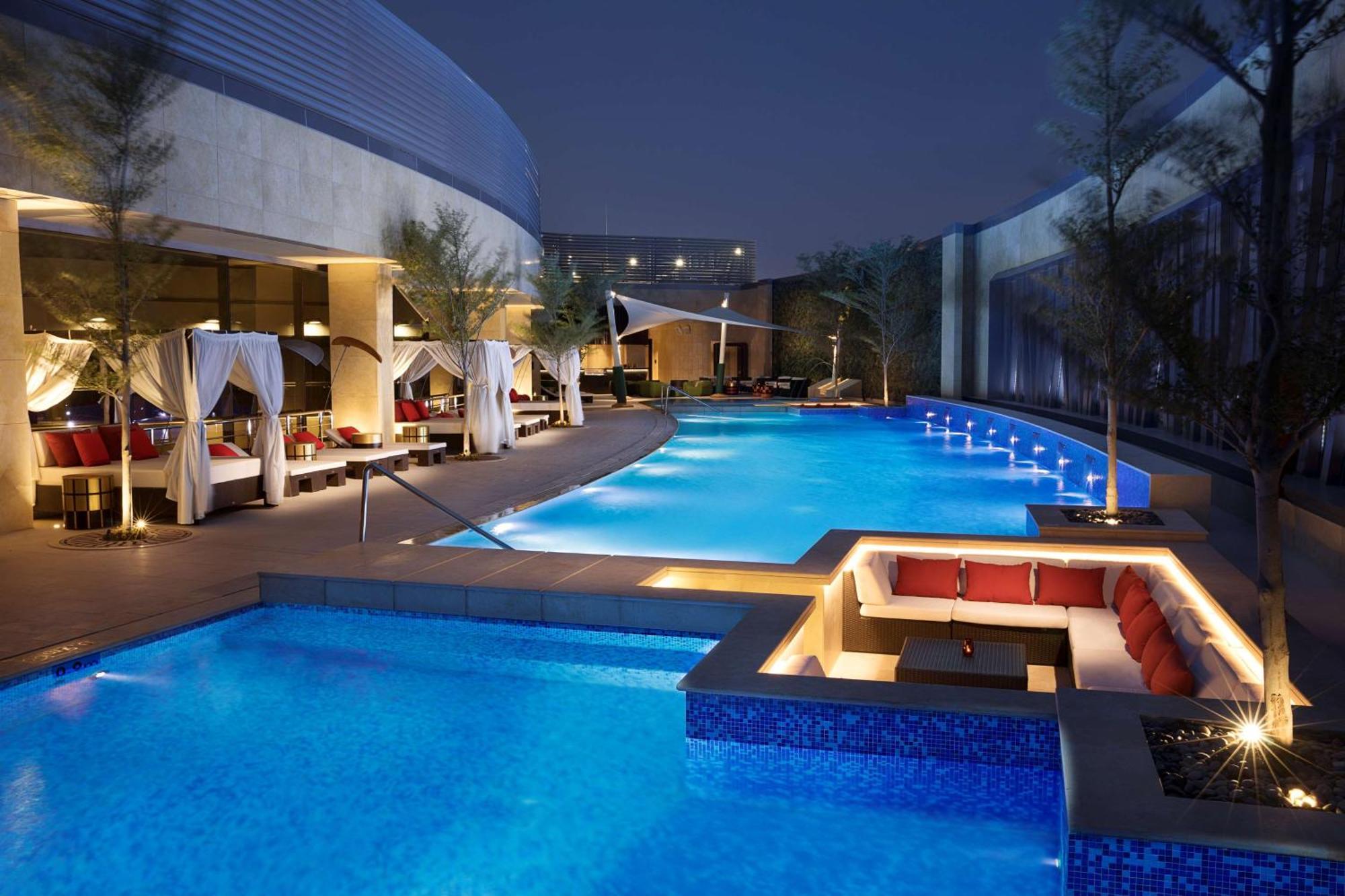 Alrayyan Hotel Doha, Curio Collection By Hilton Al Rayyan Esterno foto The pool at the W Dubai - Jumeirah Lakes Towers